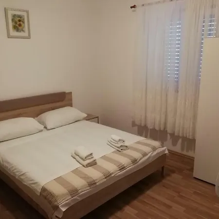 Ostricka Luka 13709a Rogoznica (Sibenik-Knin)